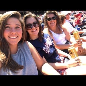 Meet your Posher, Olivia